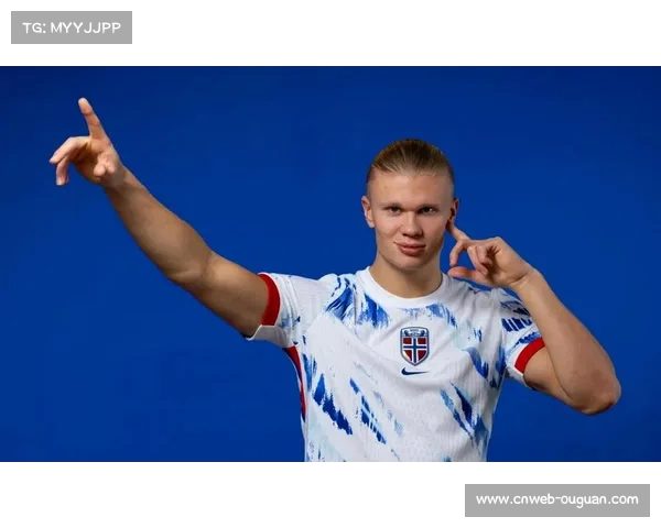 挪威全队观看意大利比赛录像，哈兰德加练头球